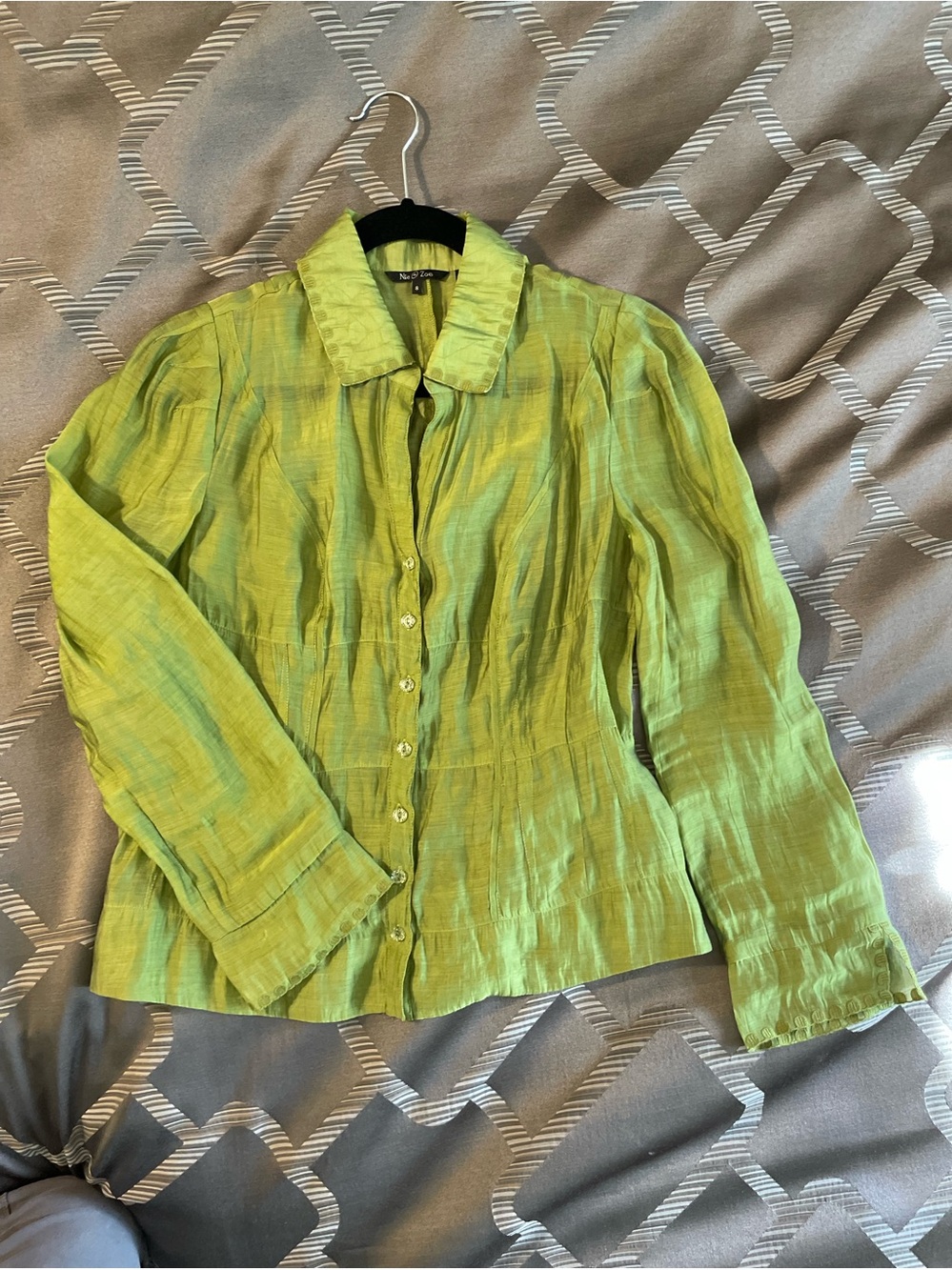 NIC+ ZOE Apple Green Button Up Sheer Blouse Size 8